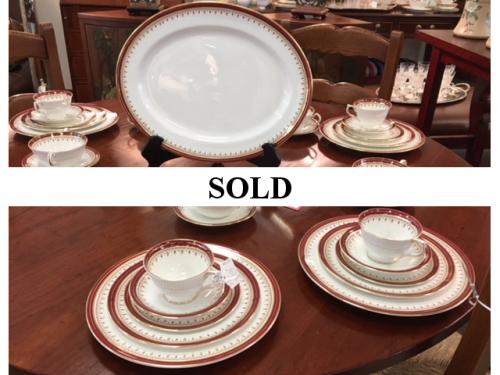 DINNER SERVICE FOR 8 AYNSLEY CHINA "DURHAM PATTERN" INCLUDES SERVING PIECES $550