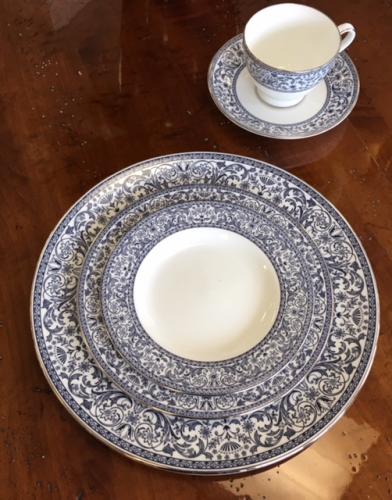 SERVICE FOR 8 MINTON INFANTA 5 PC PLACE SETTINGS $495
