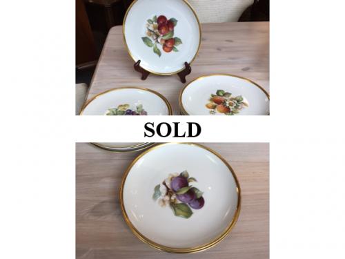 SET OF 12 HUTSCHENREUTHER FRUIT PLATES $120