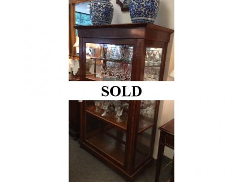 INLAY MAHOGANY VITRINE WITH 5 SHELVES/MIRRORED BACK $550